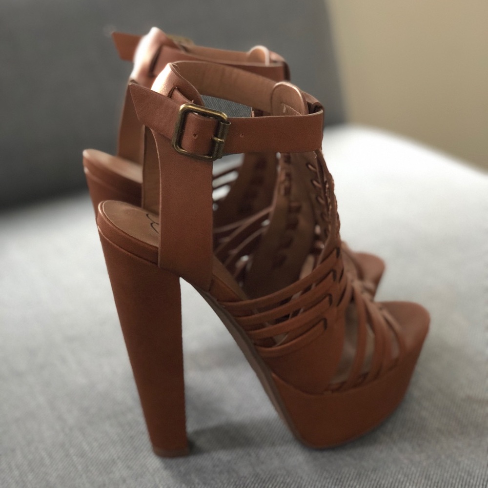 Lola Shoetique Sandals in Brown